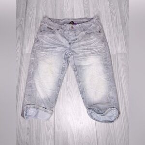 LUXIRIES Women’s Grey Capri Denim Jeans